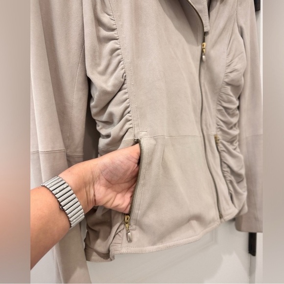 St. John 100% Lamb Suede Beige Jacket Silk Lined
Ruched Sleeve Detail Size 2 - Picture 3 of 11